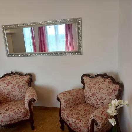 Casa Porta Vescovo 12 *